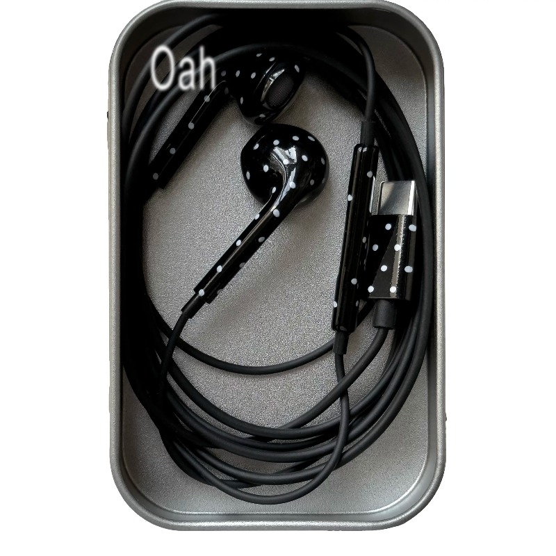 Oah Polka Dot Wired Earphones  - Usb C Earphone recensie en prijs
